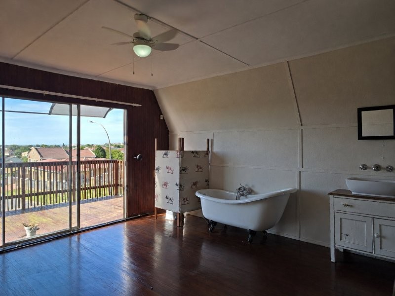 4 Bedroom Property for Sale in Aston Bay Eastern Cape